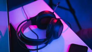 Porównanie słuchawek gamingowych - Poradnik jak wybrać te z najniższym opóźnieniem.